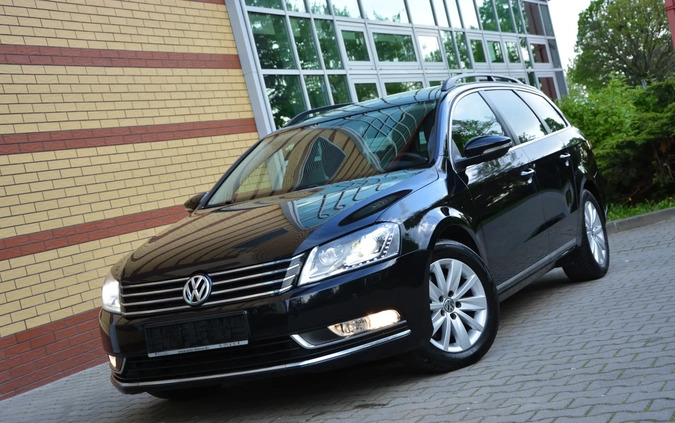 Volkswagen Passat cena 43900 przebieg: 232000, rok produkcji 2014 z Elbląg małe 781